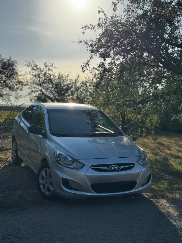 Продам hyundai solaris 2012 года !
Объем двигателя: 1.6( цепной надежный мотор)
Коробка передач-5-ступенчатая механика
Пробег:170.000 км
По кузову в хорошем состоянии, без гнили и ржавчины
Машина в отличном техническом состоянии
4.000 Км назад было сделано то:
-Замена антифриза
-Замена тормозной жидкости
-Замена жидкости гур
-Замена масла и фильтров
-Замена задних сайлентблоков
-Перезаправка кондиционера ( дует на 5/5)
На машине стоит хорошая летняя резина kumho 24 года выпуска, свежая, проехала очень мало
В подарок отдам почти новую зимнюю резину kumho!
Все дополнительные вопросы по телефону:
+79495219479
Цена:685.000 тыс рублей - фотография - 2