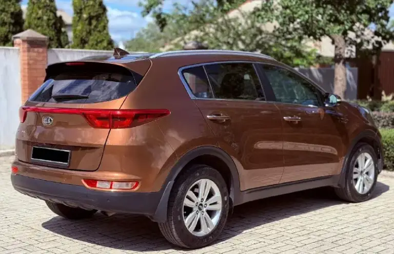 Продам автомобиль kia sportage 2.0 ат - 2018 года выпуска!родной пробег.
Документация кристально чистая!единственный собственник за всё время эксплуатации!без дтп. Продажа по дкп или мрэо.
Кузов в идеальном состоянии, без гнили и тому подобного!
Двигатель 2.0 150л. С - работают идеально, не троит, не дизелит!
Коробка полноценный автомат - не пинает, переключается плавно, без задержек!
Ходовая часть как у нового авто.
Без вложений, от слова совсем.
Электрика работает в штатном режиме, все моргает, включается.
В авто есть все для комфортной езды!
На все вас интересующиеся вопросы отвечу по телефону.
Цена:1.650.000р
Номер:+79495129346
Номер:+79496208074
Г. Макеевка - фотография - 4