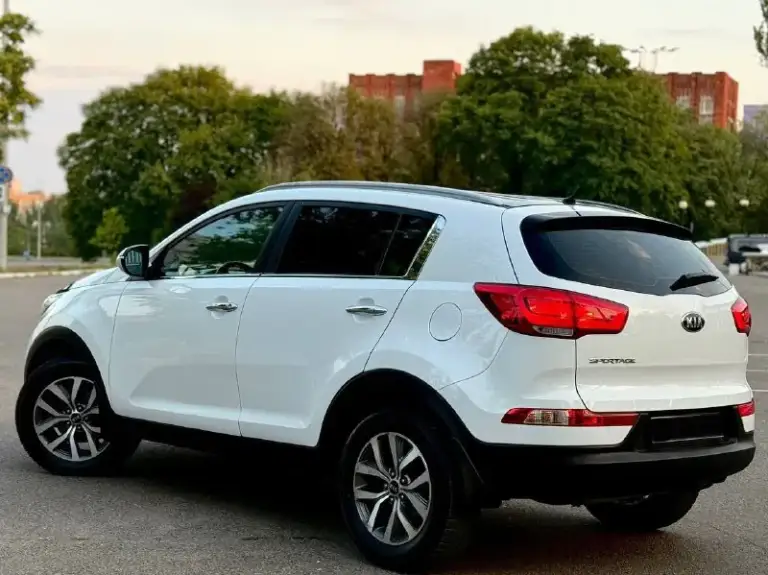 Рестайлинг ) kia sportage 2014 года цена 1425000 торг( без дтп )родной окрас обслужена от и до. Двигатель работает (идеально)   объём - 2.0л. Коробка aisin листает отменно  пробег 140 лобовое без трещин, сколов. Круиз-контроль подогрев руля подогрев переднего заднего ряда сидений   датчик света   дождя  задний парктроник  камера заднего вида  хорошая мультимедиа  помощь при спуске  все вопросы по телефону +79494737372
📲 Tg: андрей
📞 Звоните: +7(949)4737372 - фотография - 6