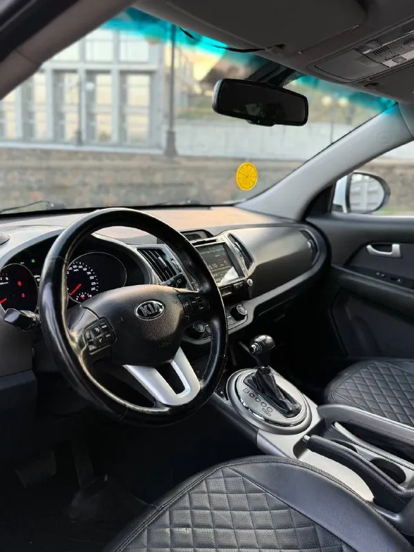 Рестайлинг ) kia sportage 2014 года цена 1425000 торг( без дтп )родной окрас обслужена от и до. Двигатель работает (идеально)   объём - 2.0л. Коробка aisin листает отменно  пробег 140 лобовое без трещин, сколов. Круиз-контроль подогрев руля подогрев переднего заднего ряда сидений   датчик света   дождя  задний парктроник  камера заднего вида  хорошая мультимедиа  помощь при спуске  все вопросы по телефону +79494737372
📲 Tg: андрей
📞 Звоните: +7(949)4737372 - фотография - 7
