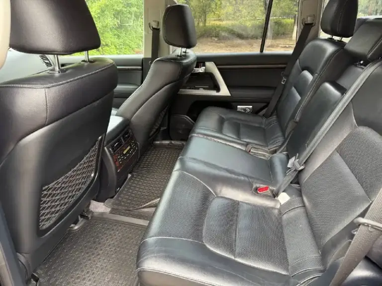 Toyota land cruiser 200 рестайлинг. Автомобиль 2012г. Выпуска, в эксплуатации с 2013г. , состояние идеальное! Родной подтвержденный пробег 150.000км! Авто без дтп и весь в оригинале! Кузов весь в заводском окрасе! Салон автомобиля заводской, не перешивался, состояние отличное! Максимальная комплектация без пневмы и люкп! 1 владелец, дилерское обслуживание, авто никогда еще не продавался!
Авто ухоженное и полностью обслуженное, таких состояний этих авто больше не осталось! Рама в отличном состоянии! По авто не до чего докопаться, если вы ищете идеальный автомобиль то это он! Про надежность и качество рассказывать не надо, модель проверенная временем! Все вопросы по телефону.
Год:2012
Двигатель: 4.6 бензин
Кпп: автомат
Привод: полный
Пробег: 150.000км
Цена:4.850.000₽
📞 🇷🇺 Звоните: +79496107823 - фотография - 10