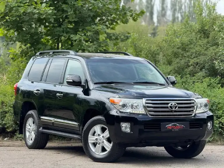 Toyota land cruiser 200 рестайлинг. Автомобиль 2012г. Выпуска, в эксплуатации с 2013г. , состояние идеальное! Родной подтвержденный пробег 150.000км! Авто без дтп и весь в оригинале! Кузов весь в заводском окрасе! Салон автомобиля заводской, не перешивался, состояние отличное! Максимальная комплектация без пневмы и люкп! 1 владелец, дилерское обслуживание, авто никогда еще не продавался!
Авто ухоженное и полностью обслуженное, таких состояний этих авто больше не осталось! Рама в отличном состоянии! По авто не до чего докопаться, если вы ищете идеальный автомобиль то это он! Про надежность и качество рассказывать не надо, модель проверенная временем! Все вопросы по телефону.
Год:2012
Двигатель: 4.6 бензин
Кпп: автомат
Привод: полный
Пробег: 150.000км
Цена:4.850.000₽
📞 🇷🇺 Звоните: +79496107823 - фотография - 2