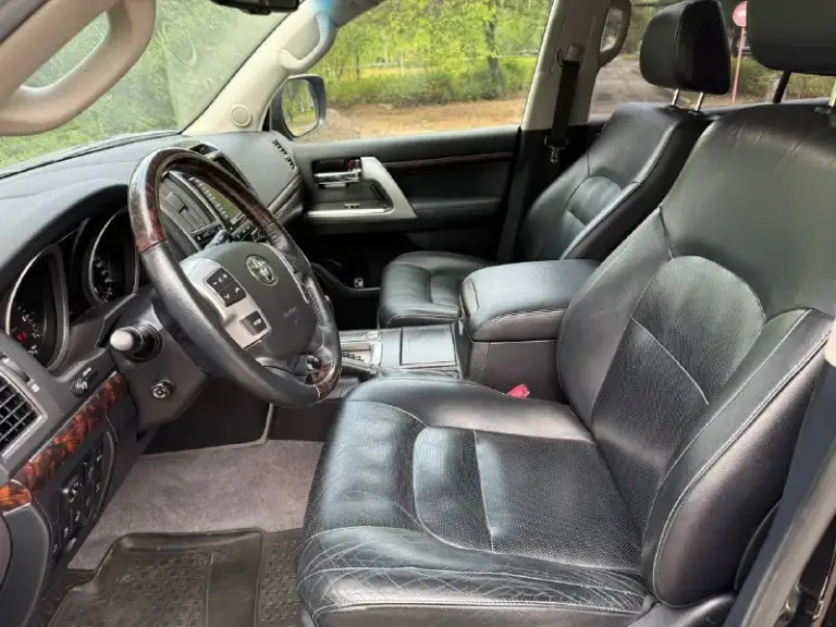 Toyota land cruiser 200 рестайлинг. Автомобиль 2012г. Выпуска, в эксплуатации с 2013г. , состояние идеальное! Родной подтвержденный пробег 150.000км! Авто без дтп и весь в оригинале! Кузов весь в заводском окрасе! Салон автомобиля заводской, не перешивался, состояние отличное! Максимальная комплектация без пневмы и люкп! 1 владелец, дилерское обслуживание, авто никогда еще не продавался!
Авто ухоженное и полностью обслуженное, таких состояний этих авто больше не осталось! Рама в отличном состоянии! По авто не до чего докопаться, если вы ищете идеальный автомобиль то это он! Про надежность и качество рассказывать не надо, модель проверенная временем! Все вопросы по телефону.
Год:2012
Двигатель: 4.6 бензин
Кпп: автомат
Привод: полный
Пробег: 150.000км
Цена:4.850.000₽
📞 🇷🇺 Звоните: +79496107823 - фотография - 9