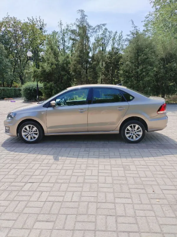 Продам volkswagen polo год выпуска 2017, объём двигателя 1.4 (турбо) 122 л. С, кпп семи ступеней автомат пробег 185000км, в комплектации: 4 стеклоподъёмника, парктроник, климат контроль, круиз контроль, мультируль, регулировка и подогрев зеркал. Подогрев сидений, центральный замок/сигнализация, автозапуск. 2 ключа. Птс оригинал, 1 собственник. Любые проверки. Цена 1120000 осмотр макеевка.
Дополнительная информация по телефону +79493027533 +79495800251 или телеграм - фотография - 7