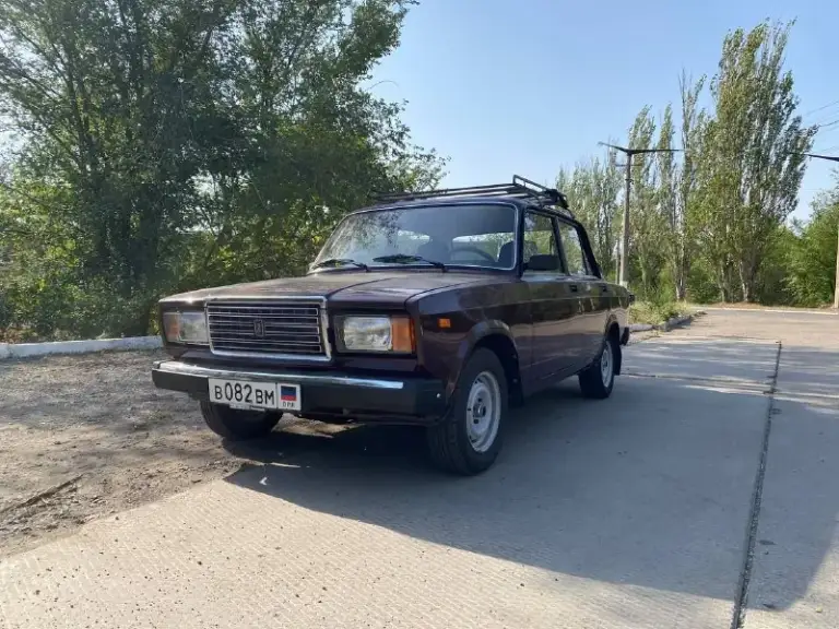 Продам ваз 2107, 2010 год, мотор 1,6 инжектор, пробег 30 тыс км, цена 299₽ состояние хорошее, один хозяин, гаражное хранение, вопросы по тел +79494936731, находиться в макеевке документы в порядке - фотография - 1