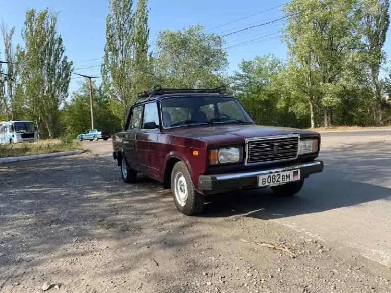 Продам ваз 2107, 2010 год, мотор 1,6 инжектор, пробег 30 тыс км, цена 299₽ состояние хорошее, один хозяин, гаражное хранение, вопросы по тел +79494936731, находиться в макеевке документы в порядке - фотография - 3