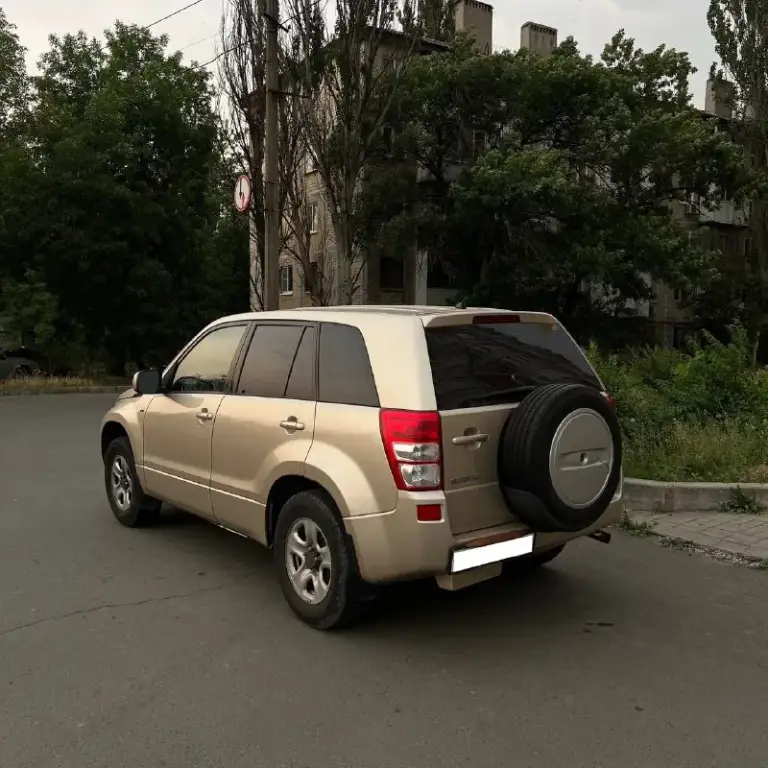 Suzuki grand vitara 2005 2.7 v6 4x4

Цена в связи с срочностью 835 000р, хороший торг только с реальным покупателем
+ 79494374247 Донецк,

Полный привод, автомат классический, 1 хозяин
Заводской окрас, все стекла завод
На хорошей, свежей резине
Едет очень хорошо, дорогу чувствует очень уверенно, никаких посторонних звуков, двигатель работает идеально, коробка щелкает отлично, по ходовой нареканий тоже вообще никаких
Прекрасный внедорожник под любые цели
195 000 Пробег оригинальный, на климате, подогревы, неплохая музыка, круиз, мультируль, стоит очень хорошая сигнализация
📞 Звоните: +7(949)4374247 - фотография - 2