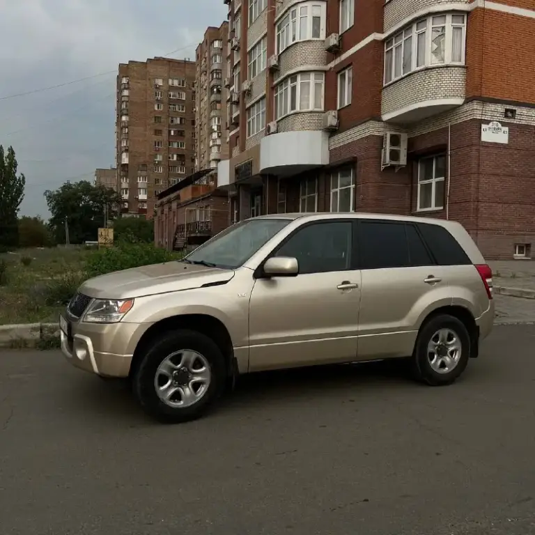 Suzuki grand vitara 2005 2.7 v6 4x4

Цена в связи с срочностью 835 000р, хороший торг только с реальным покупателем
+ 79494374247 Донецк,

Полный привод, автомат классический, 1 хозяин
Заводской окрас, все стекла завод
На хорошей, свежей резине
Едет очень хорошо, дорогу чувствует очень уверенно, никаких посторонних звуков, двигатель работает идеально, коробка щелкает отлично, по ходовой нареканий тоже вообще никаких
Прекрасный внедорожник под любые цели
195 000 Пробег оригинальный, на климате, подогревы, неплохая музыка, круиз, мультируль, стоит очень хорошая сигнализация
📞 Звоните: +7(949)4374247 - фотография - 3