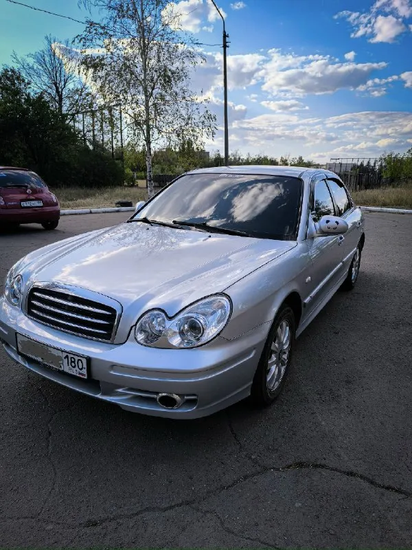 Доброго времени суток! Продам свой автомобиль hyundai sonata 4-ого поколения, рестайлинг 2007 года. Пробег 300 000. Автомобиль d класса, очень мягкая и бодрая. Никогда в дороге не подводила, ни разу не кипела, используется каждый день! Машина живая для своих лет ! Двигатель бэтта, самый надёжный который ставился,2 литра,137 лошадей. Масло меняю каждые 5-6 тысяч, заливаю commo eurolite 10w40. По двигателю нареканий никаких нет, несмотря на пробег он будет ходить и ходить ещё долгое время ! Передачи все переключаются отлично. Коробка без каких либо проблем! Масло двигатель не ест, не дымит ничего такого нет. В машину вложено много сил и финансов, стоит очень приятная для восприятия музыка, саб, усилитель, передние динамики прайд солло 140. Двери и багажник заклеены виброизоляцией. Стоят новые фары, в фарах стоят новые линзы, свет шикарный. Так же имеются туманки ( подключены как дхо). Никого не слепят! Все отрегулировано. Подвеска перебрана была в том году ! Пороги были по
📞 Звоните: +7(949)4123874 - фотография - 1