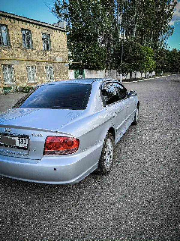 Доброго времени суток! Продам свой автомобиль hyundai sonata 4-ого поколения, рестайлинг 2007 года. Пробег 300 000. Автомобиль d класса, очень мягкая и бодрая. Никогда в дороге не подводила, ни разу не кипела, используется каждый день! Машина живая для своих лет ! Двигатель бэтта, самый надёжный который ставился,2 литра,137 лошадей. Масло меняю каждые 5-6 тысяч, заливаю commo eurolite 10w40. По двигателю нареканий никаких нет, несмотря на пробег он будет ходить и ходить ещё долгое время ! Передачи все переключаются отлично. Коробка без каких либо проблем! Масло двигатель не ест, не дымит ничего такого нет. В машину вложено много сил и финансов, стоит очень приятная для восприятия музыка, саб, усилитель, передние динамики прайд солло 140. Двери и багажник заклеены виброизоляцией. Стоят новые фары, в фарах стоят новые линзы, свет шикарный. Так же имеются туманки ( подключены как дхо). Никого не слепят! Все отрегулировано. Подвеска перебрана была в том году ! Пороги были по
📞 Звоните: +7(949)4123874 - фотография - 3