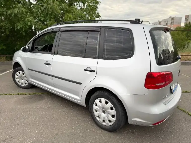 💶 Цена: 760
📮 Город: донецк
🚘 Марка / модель: volkswagen touran
📅 Год выпуска: 2012
📊 Пробег: 220
⛽ Двигатель (тип, объем, мощность): 1.2 турбо
✅ Vin код: wvgzzz1tzdw046361
🔧 Тип кпп: механика 6ст
👨‍⚖ Владельцев в птс: 4
📝 Описание: продаю надежный автомобиль, volkswagen touran 2012 года рождения. Неприхотливый мотор 1.2 турбо. Довольно очень резвый не смотря на его объем за счет турбины. Работает хорошо, не троит не дымит не пердит, масла не берет ни грамма) автомобиль оформлен на меня и во владении 2 года. Приятный расход в районе 7-8 литров на 100км.
Цена на данный автомобиль 760 без торга
Осмотр г донецк текстильщик +79493559607 - фотография - 6