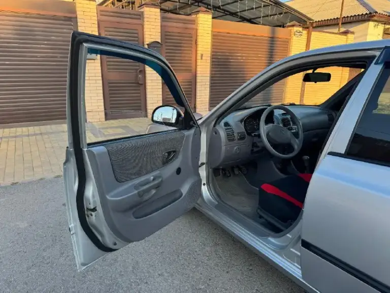 Продам hyundai accent, 2005 г. , 1.5 л. , механика. Цена 430 тыс. Руб. Торг уместен. Документы чистые, без штрафов, запретов, ограничений, птс оригинал. Дкп, стс, птс на руках. По технике отлично все. Мотор работает тихо, коробка без нареканий, не выбивает, не хрустит. Кузов ровный, без рыжиков. Электрика исправна. Комплектация: гур, кондиционер, сигнализация, 2 эл. Стеклоподъёмника. Кондиционер заправлен, радиатор новый. Музыка 4 динамика, играет не плохо. Дно, стаканы, пороги целые. Лобовое целое. Резина лето, свежая. Автомобиль на полном ходу. Салон ухожен. Печка дует. Обмен не интересует. Макеевка, шахтерск +79496306865
📞 Звоните: +7(949)6306865 - фотография - 7
