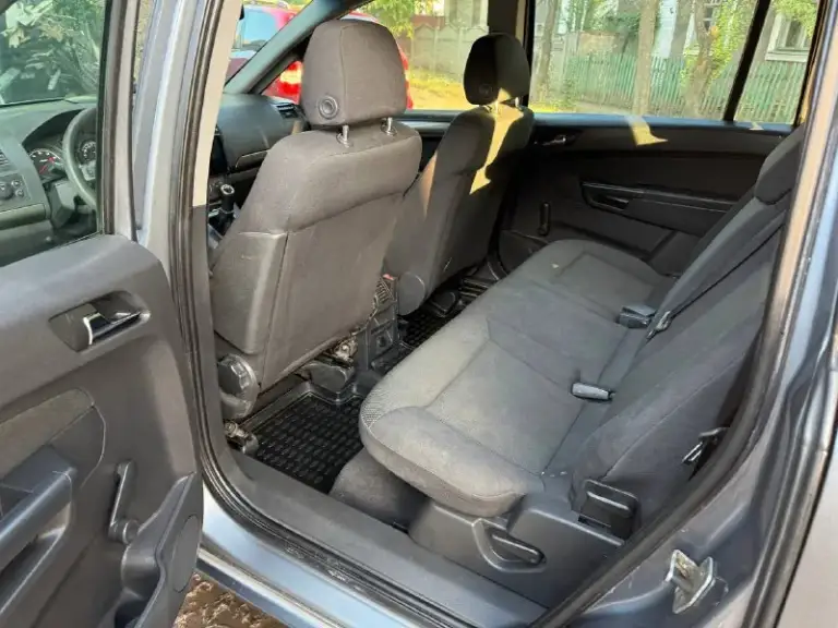 Opel zafira b 2006 года выпуска, эксплуатация с 2007! Бензин механика, 257 тыс км пробег! Двигатель ходовая кпп в отличном состоянии без вложений! Обслужена вся! Резина летняя! По кузову без гнили и ржавчины! Есть мелкие косяки по лксп! Установлен планшет задняя камера! По электрике все работает без нареканий! Юридически кристально чистая любое оформление! Срочно все вопросы по телефону звонить в любое время осмотр город донецк! Цена 470 тыс руб! +7 (949) 840-60-88
📞 Звоните: +7(949)8406088 - фотография - 6