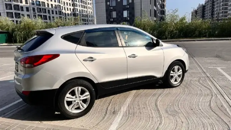 Hyundai ix35

Цена 900 тысяч
Торг срочно
Личное авто без вложений в родном окрасе 2011 г, в механика 2.0 двиготель отличный масло не ест работает идеально ! Хорошая комплектация двух зонный климат контроль подогревы сидений перед зад лобового зеркал, складывание зеркал абс аирбаг и многое другое 160 тысячь пробега тел +7 (949) 068-48-89 осмотр макеевка - фотография - 7