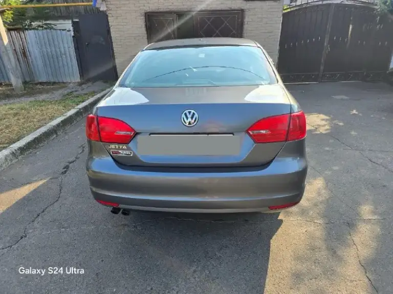 Volkswagen jetta 2.0 at, 2011, пробег 155 000 км машина пригнана с грузии в 2017 году. По донецку проездила 32 тыс км. Коробка автомат. Машина в идеальном состоянии, обслуживалась в срок и до мелочей + гаражное хранение. В комплекте резина зимняя на железных дисках «кама» (15 радиус). Цена 1 200 000 ₽ торг уместен звонить +79493035762 александр
📞 Звоните: +7(949)3035762 - фотография - 10