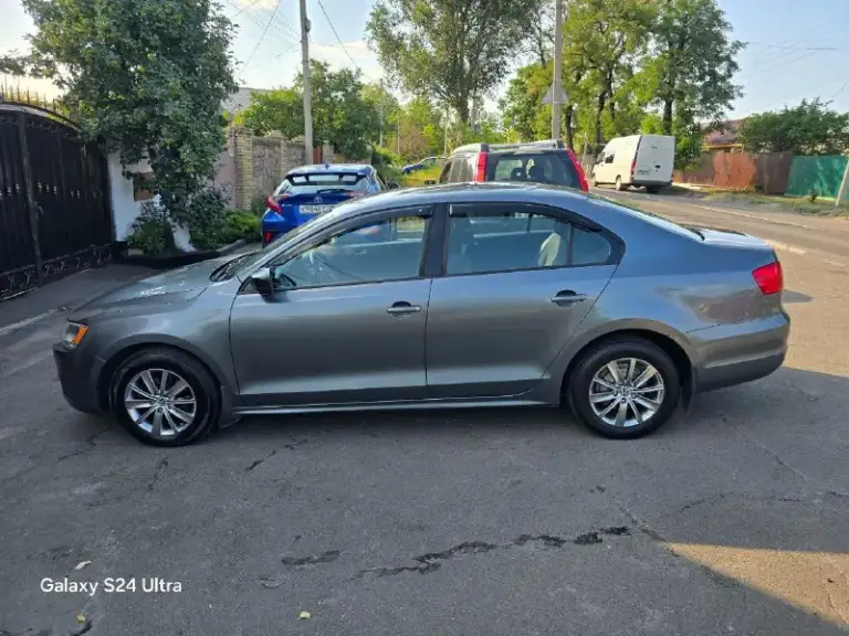 Volkswagen jetta 2.0 at, 2011, пробег 155 000 км машина пригнана с грузии в 2017 году. По донецку проездила 32 тыс км. Коробка автомат. Машина в идеальном состоянии, обслуживалась в срок и до мелочей + гаражное хранение. В комплекте резина зимняя на железных дисках «кама» (15 радиус). Цена 1 200 000 ₽ торг уместен звонить +79493035762 александр
📞 Звоните: +7(949)3035762 - фотография - 3