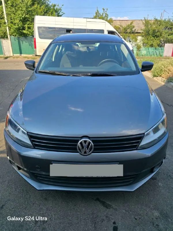 Volkswagen jetta 2.0 at, 2011, пробег 155 000 км машина пригнана с грузии в 2017 году. По донецку проездила 32 тыс км. Коробка автомат. Машина в идеальном состоянии, обслуживалась в срок и до мелочей + гаражное хранение. В комплекте резина зимняя на железных дисках «кама» (15 радиус). Цена 1 200 000 ₽ торг уместен звонить +79493035762 александр
📞 Звоните: +7(949)3035762 - фотография - 9