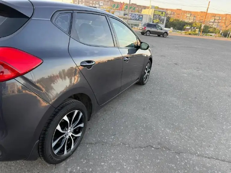 Kia ceed 2014 год
1.6 Бензин на обычном автомате,
Пробег 176000км.
Авто в хорошем состоянии ровная, целая все работает на 5 кондиционер холодит.
Безопасность вся на месте,
Кузов оцинкованный коррозии нет,
2 Ключа, обслужена.
Вложений не требует сел и поехал,
С документами полный порядок!
Возможно оформление в мрэо,
(Есть комплект зимней резины)
Цена 970т. Р
Могу скинуть видеообзор
Г. Донецк
+79493710826
📲 Tg: @oleg_bbb1
📞 Звоните: +7(949)3710826 - фотография - 8
