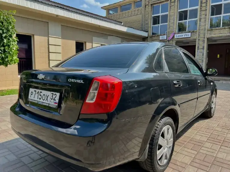 Продам chevrolet lecetti 2008 года в очень хорошем состоянии
Кузов. Без гнили рыжиков вздутия и всего прочего дно завод стаканы ланжероны завод равный и красивый кузов
Двигатель. Робатает ровно не каких посторонних звуков не дымит не троит масло не розходует от слова совсем
Коробка. Переключает мягко без хрустов и вылетов
Ходовая. Вся идеальная не чего не стучит не гудит вообще без вложений авто сел и поехал
Автотека зелёная без дтп ограничений и всего такого
Цена на данный автомобиль 585 тысяч торг присутствует +79493717727 - фотография - 4