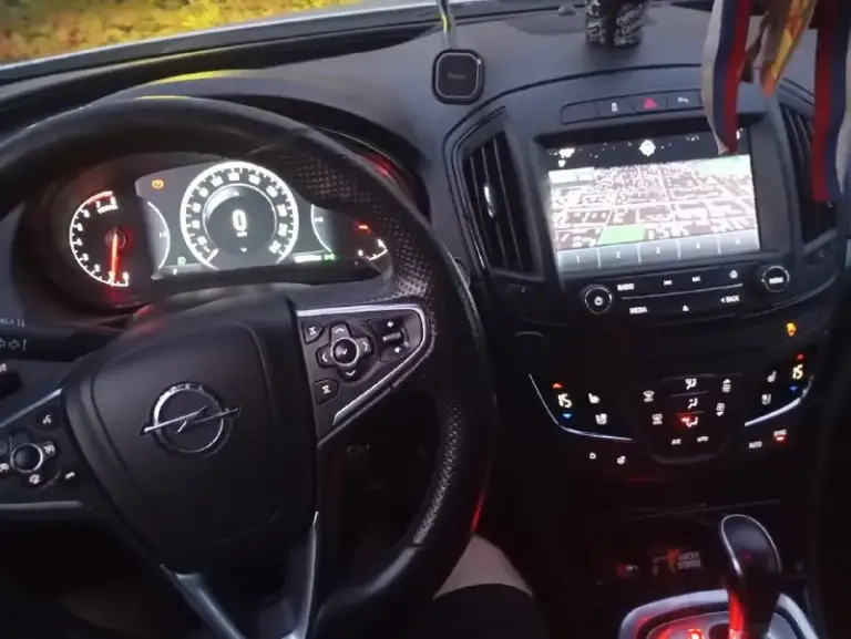 Opel инсигния 13г.1.6 т. Коробка автомат айсин, состояние хорошее, двух зонный климат, память вод. Сидения, подогрев, сидений и руля, вентиляция сидений, магнитола штатная, сенсорная с камерой заднего вида и навигатором кнопка старт-стоп, без ключевой доступ 4х дверей, резина новая, зима новая в подарок, акум новый, ремень ролики помпа новые, генератор перебран, салон как новый, кожа не затертая, кузов в идеале. Цена1,200000₽т. +79494793200
📞 Звоните: +7(949)4793200 - фотография - 6