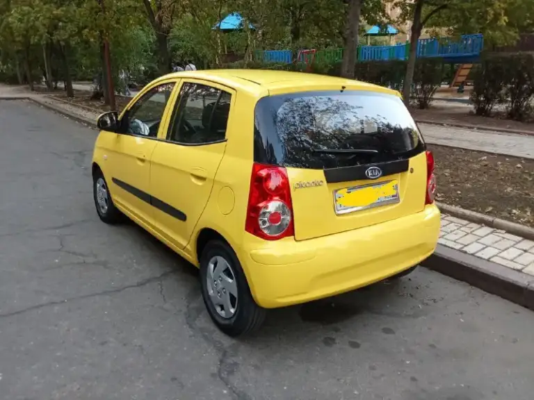 Продам kia picanto 1.0.  2009 г. В. 5 мт.
Яркий городской автомобиль, с минимальным расходом топлива и недорогим обслуживанием.
В отличном техническом состоянии.
Двс тянет на отлично, не дымит, работает ровно и тихо. Двигатель сухой, не мылся.
Кпп переключается без посторонних звуков.
На авто установлена сигнализация, обогрев заднего стекла, гидроусилитель руля. Корректор фар. Салон в хорошем состоянии, не прокурен, не затёрт. Остекление родное, все с завода, автомобиль не бился, соответственно геометрия на месте.
Цена 430 т. Р. Торг.
Тел. Для связи - +79498457847 - фотография - 4