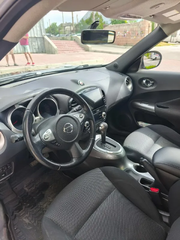 Nissan juke 2012 год
Двигатель 1.6
- Вариатор
Пробег 110 тыс. Км.
Автомобиль в отличном состоянии.
Оригинальное остекление, включая лобовое.
В хорошей комплектации: климат контроль, обогрев передних сидений, круиз контроль, abs, магнитола teyes с камерой заднего вида, airbag, передние и задние парктроники выведены на магнитолу, сигнализация.
1.1 Млн. Руб
+79591253516
📞 Звоните: +7(959)1253516 - фотография - 7