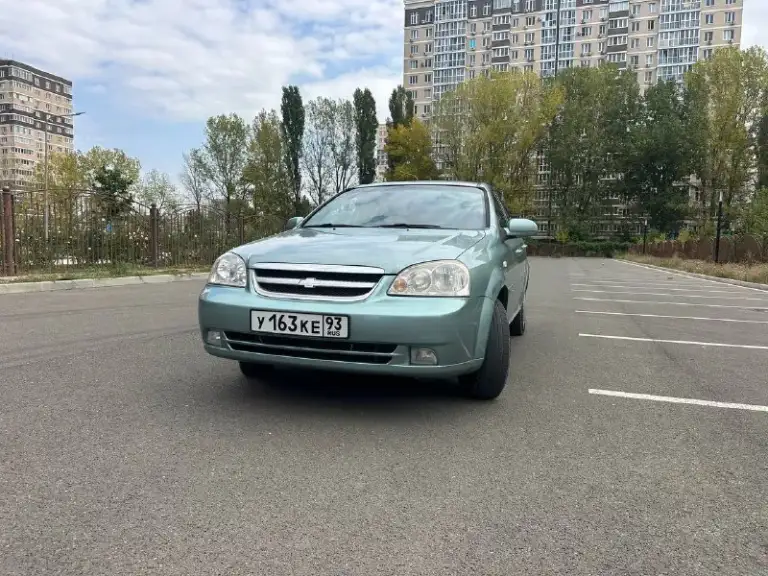 Продам лачети год выпуска 2007. 1.6 автомат ( работает как автомат калашникова ) пробег родной не мотаный 226 тысяч. Автотека зеленая. Кузов в родной краске, не ржавый не гнилой( на передних крыльях не большие вмятины ). Ходовая огонь 🔥. Мотор сухой масло не расходует. Новая рулевая рейка. Кондиционер работают. Салон чистый. Имеются записи по обслуживание автомобиля. Камера заднего вида. Большой планшет. Цена 565 тысяч. Машина в мариуполе. Телефон 📞 +79186931414 - фотография - 1
