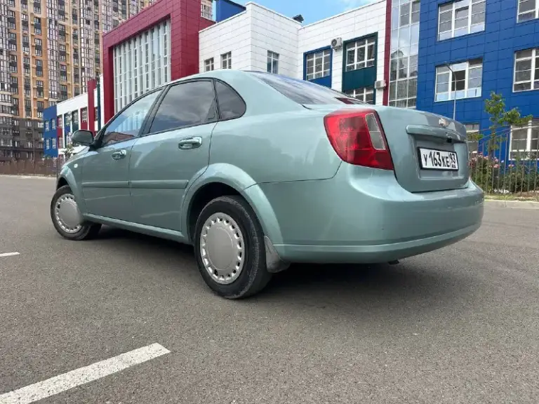 Продам лачети год выпуска 2007. 1.6 автомат ( работает как автомат калашникова ) пробег родной не мотаный 226 тысяч. Автотека зеленая. Кузов в родной краске, не ржавый не гнилой( на передних крыльях не большие вмятины ). Ходовая огонь 🔥. Мотор сухой масло не расходует. Новая рулевая рейка. Кондиционер работают. Салон чистый. Имеются записи по обслуживание автомобиля. Камера заднего вида. Большой планшет. Цена 565 тысяч. Машина в мариуполе. Телефон 📞 +79186931414 - фотография - 2