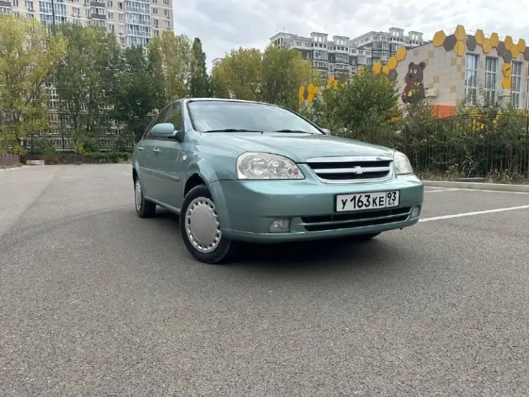 Продам лачети год выпуска 2007. 1.6 автомат ( работает как автомат калашникова ) пробег родной не мотаный 226 тысяч. Автотека зеленая. Кузов в родной краске, не ржавый не гнилой( на передних крыльях не большие вмятины ). Ходовая огонь 🔥. Мотор сухой масло не расходует. Новая рулевая рейка. Кондиционер работают. Салон чистый. Имеются записи по обслуживание автомобиля. Камера заднего вида. Большой планшет. Цена 565 тысяч. Машина в мариуполе. Телефон 📞 +79186931414 - фотография - 5
