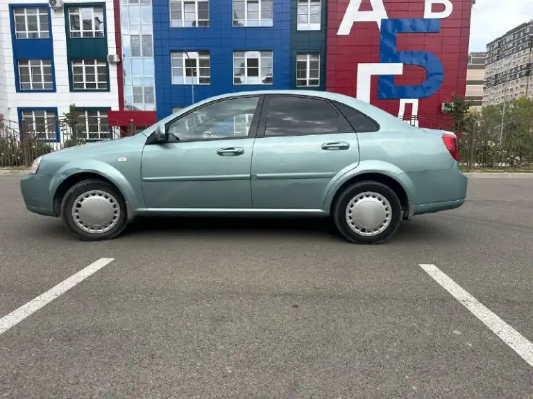 Продам лачети год выпуска 2007. 1.6 автомат ( работает как автомат калашникова ) пробег родной не мотаный 226 тысяч. Автотека зеленая. Кузов в родной краске, не ржавый не гнилой( на передних крыльях не большие вмятины ). Ходовая огонь 🔥. Мотор сухой масло не расходует. Новая рулевая рейка. Кондиционер работают. Салон чистый. Имеются записи по обслуживание автомобиля. Камера заднего вида. Большой планшет. Цена 565 тысяч. Машина в мариуполе. Телефон 📞 +79186931414 - фотография - 6