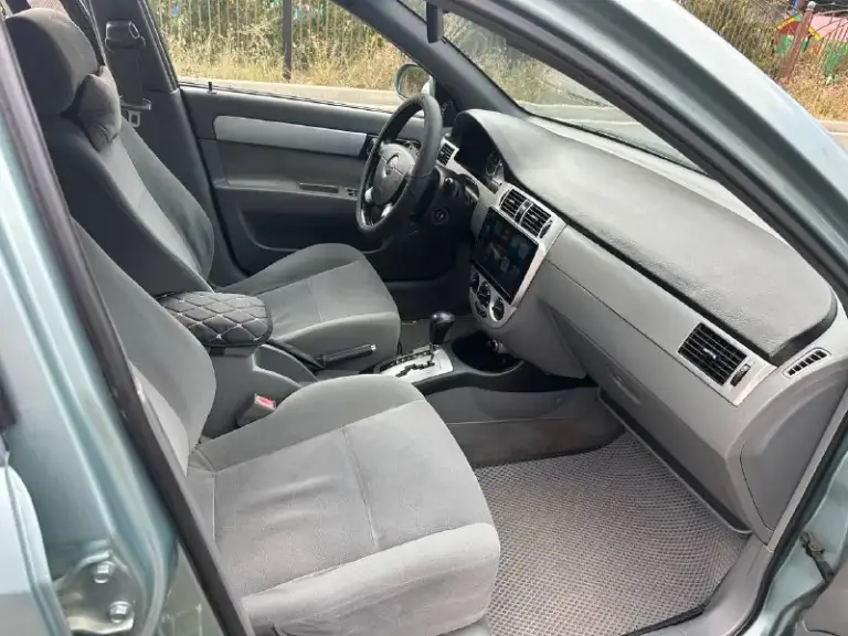Продам лачети год выпуска 2007. 1.6 автомат ( работает как автомат калашникова ) пробег родной не мотаный 226 тысяч. Автотека зеленая. Кузов в родной краске, не ржавый не гнилой( на передних крыльях не большие вмятины ). Ходовая огонь 🔥. Мотор сухой масло не расходует. Новая рулевая рейка. Кондиционер работают. Салон чистый. Имеются записи по обслуживание автомобиля. Камера заднего вида. Большой планшет. Цена 565 тысяч. Машина в мариуполе. Телефон 📞 +79186931414 - фотография - 8