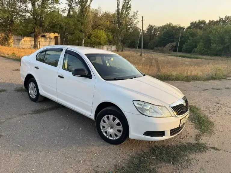 Продам skoda октавию 2013 год на автомате мотор 1.6 mpi. Самое лучшее сочетание двигатель и коробка. Машина в хорошем состоянии. Не стучит не гремит, коробка переключает без пинков, мотор работает без нареканий, салон отличный. Цена 850 торг+79493729980
📞 Звоните: +7(949)3729980 - фотография - 4