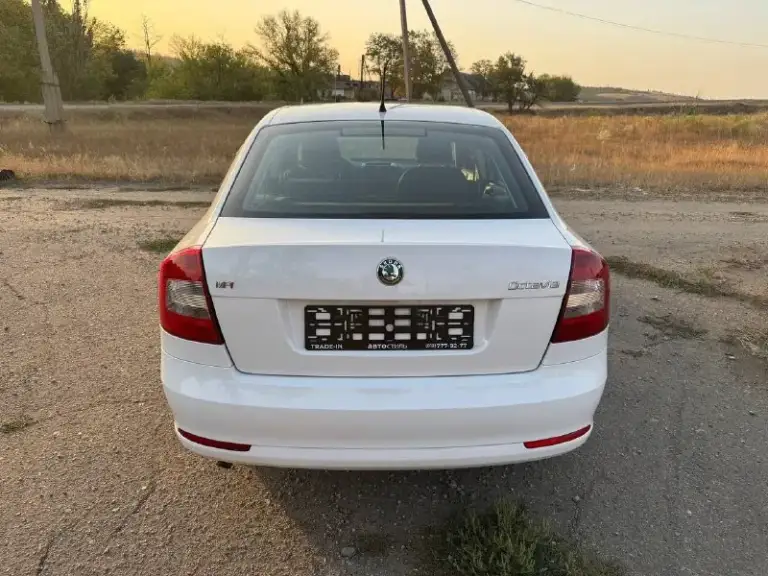 Продам skoda октавию 2013 год на автомате мотор 1.6 mpi. Самое лучшее сочетание двигатель и коробка. Машина в хорошем состоянии. Не стучит не гремит, коробка переключает без пинков, мотор работает без нареканий, салон отличный. Цена 850 торг+79493729980
📞 Звоните: +7(949)3729980 - фотография - 7