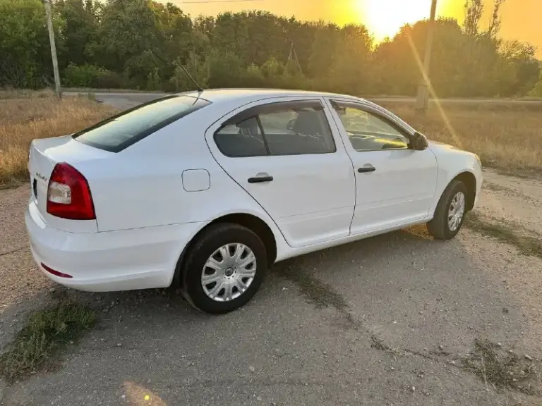 Продам skoda октавию 2013 год на автомате мотор 1.6 mpi. Самое лучшее сочетание двигатель и коробка. Машина в хорошем состоянии. Не стучит не гремит, коробка переключает без пинков, мотор работает без нареканий, салон отличный. Цена 850 торг+79493729980
📞 Звоните: +7(949)3729980 - фотография - 8