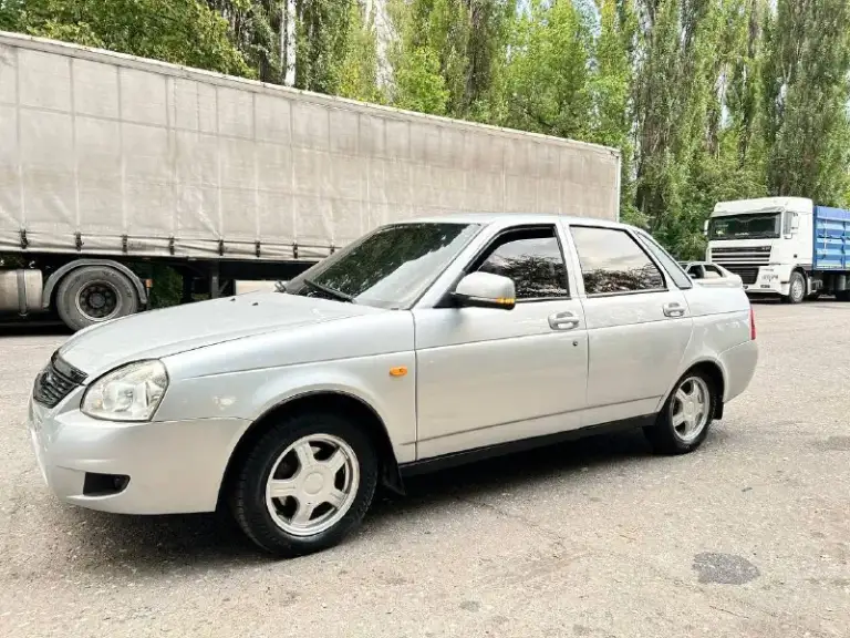 Продам ваз приору 2010 г. В
В изумительном состоянии( авто без дтп).
Стекла все родные, автотека зеленая.
Кузов ровный как струна без вмятин, царапин и без намёка на гниль выглядит шикарно,
Двигатель идеал масло не ест от слова совсем. Не дымит, не троит,
Коробка идеал не хрустит, не выбивает без посторонних звуков.
Ходовка просто отличная. Дно, пороги супер без намёка ржавчину и тем более гниль.
Стаканы, лонжероны швы герметик завод.
Салон шикарный не затертый, не прокуренный сигнализация, музыка usb, aux. Bluetooth.
Машина для тех кто ищет для себя, потому как в очень достойном состоянии.
Цена: 385 торг
Связь со мной: +79494504360
Телеграмм +380714504360
Звоните в любое время, буду рад общению с адекватными людьми
📲 Tg: @no_matter17
📞 Звоните: +7(949)4504360 - фотография - 1