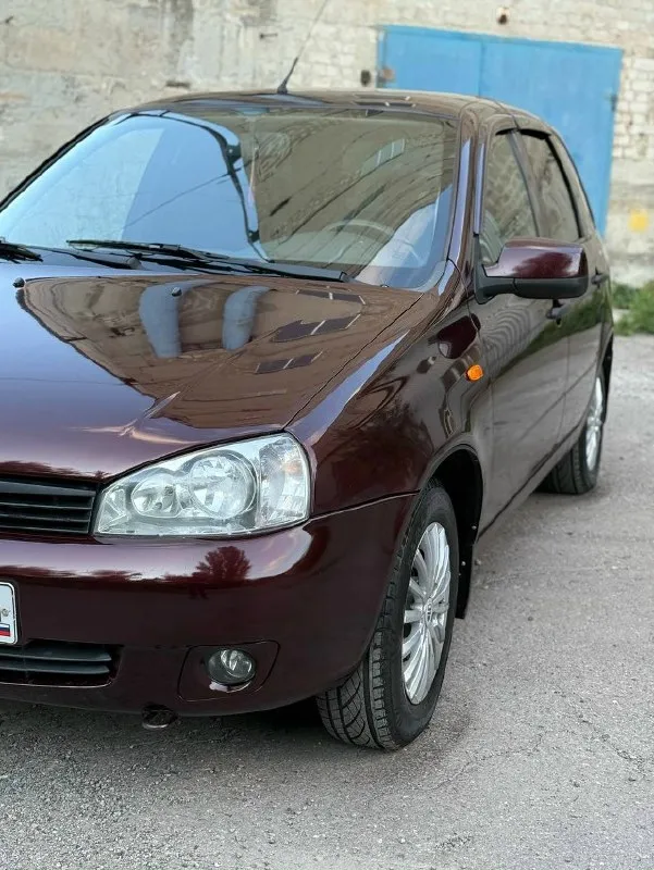 Здравствуйте в продаже ba3-111740 ваз kalina, 2012 года выпуска, цена 375 000 тысяч два владельца за всю историю авто без дтп| оригинальный, родной пробег все стёкла заводские. (включая лобовое). В красивом цвете"портвеин" в живую смотрится еще красивее чем на фотографии. Просторный, комфортный салон(не просижен, не прокурен) большой, вместительный багажник. Произведена антикоррозийная обработка днища и порогов!, ц/3,атермальное остекление, два стеклоподьемника, эур, туманки, музыка, кондици онер(заправлен!!!работает!!!кузов весь ровный. Без намека на ржавчину. Герметики заводские, оптика и остекление оригинал. Дно, пороги в отличном состоянии. Коробка не гудит не вылетает. Технически без вложений. Двигатель надежный и тяговитый 1.4,16 клапанный"на 89 лошадей. При обрыве ремня клапана не гнет. Маленикий налог плюс хорошая динамика. Стоит свежая летняя резина!!!. Состояние сел завел и поехал в кругосветку остальное по телефону. Торг есть но только после осмотра автомобиля
📞 Звоните: +7(949)4728942 - фотография - 3