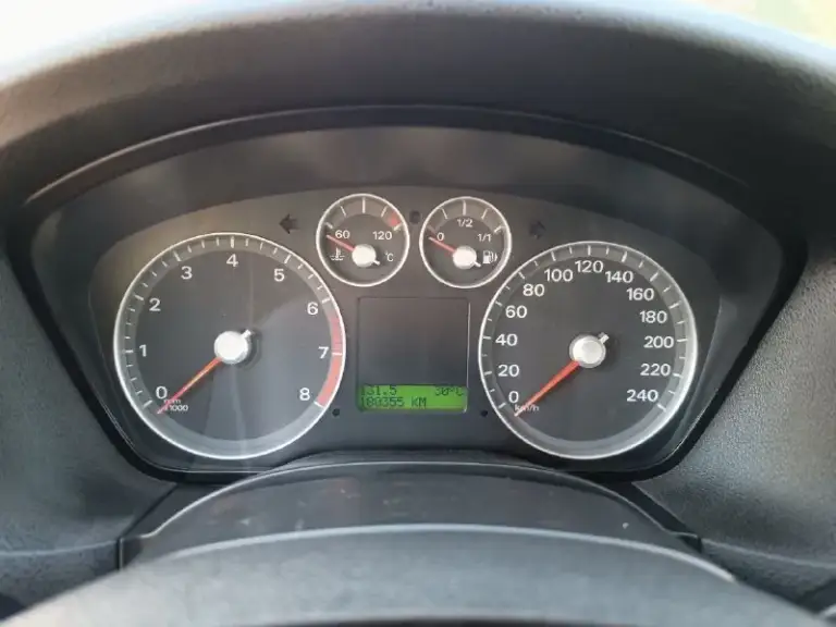 Продам ford фокус 2 я собственник цена 640 000. 2006 год выпуска 180.000 км пробег. Двигатель 1,6 бензин, 5-ти степная механическая коробка передач, целый ухоженный салон, внутри не курили. В такси не был. В дтп не была. Климат работает, гур, новая летняя резина, вся ходовка перебрана, всё что нужно было поменять заменено. Стоит хорошая музыка. Состояние сел, поехал куда угодно. +7949-396-53-71 игорь машина находится в снежном. Если не дозвонитесь то пишите в личку, связь очень плохая.
📞 Звоните: +7(949)3965371 - фотография - 6