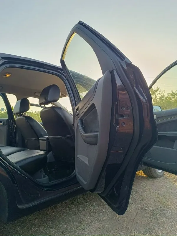 Продам ford фокус 2 я собственник цена 640 000. 2006 год выпуска 180.000 км пробег. Двигатель 1,6 бензин, 5-ти степная механическая коробка передач, целый ухоженный салон, внутри не курили. В такси не был. В дтп не была. Климат работает, гур, новая летняя резина, вся ходовка перебрана, всё что нужно было поменять заменено. Стоит хорошая музыка. Состояние сел, поехал куда угодно. +7949-396-53-71 игорь машина находится в снежном. Если не дозвонитесь то пишите в личку, связь очень плохая.
📞 Звоните: +7(949)3965371 - фотография - 7