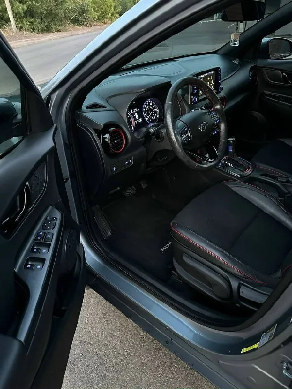 Срочно продаю свой автомобиль hyundai kona в отличном состоянии. Год выпуска: 2018. Двигатель: 2.0 коробка: акпп 6- ступенчатый (aisin) передний привод. Пробег: 95.000км ( оригинального ) комплектация: комбинированный салон, круиз контроль, мульти руль, кондиционер, удержание полос, дистронник, стеклоподъемники, мультимедия, электра регулировка зеркал, drive mode select. Летняя резина новая в подарок новая зимняя резина ❄️ вложений никаких не требуется, сел поехал! Документы в полном порядке я хозяин полное переоформление, цена 700 тыс торга нет абсолютно тел 79498971151 есть вотцап и телеграмм по запросу могу сделать видео обзор звоните в любое время
📞 Звоните: +7(949)8971151 - фотография - 4