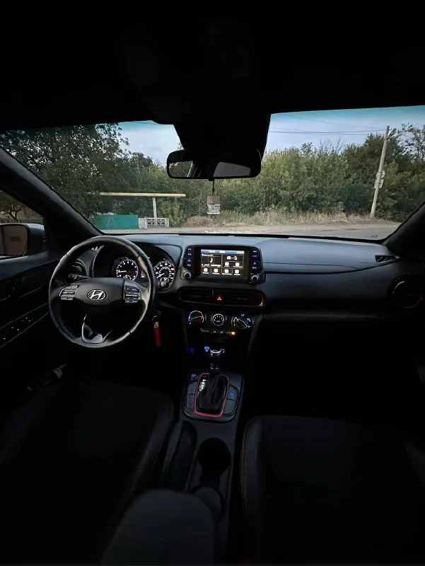 Срочно продаю свой автомобиль hyundai kona в отличном состоянии. Год выпуска: 2018. Двигатель: 2.0 коробка: акпп 6- ступенчатый (aisin) передний привод. Пробег: 95.000км ( оригинального ) комплектация: комбинированный салон, круиз контроль, мульти руль, кондиционер, удержание полос, дистронник, стеклоподъемники, мультимедия, электра регулировка зеркал, drive mode select. Летняя резина новая в подарок новая зимняя резина ❄️ вложений никаких не требуется, сел поехал! Документы в полном порядке я хозяин полное переоформление, цена 700 тыс торга нет абсолютно тел 79498971151 есть вотцап и телеграмм по запросу могу сделать видео обзор звоните в любое время
📞 Звоните: +7(949)8971151 - фотография - 7