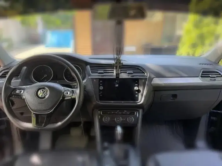 Volkswagen тигуан 2020 г. Полный привод двигатель 2.0 турбо адаптивная коробка asin, без пинков цена: 2.5 🍋 телефон +79498098360 все стёкла родные салон в идеальном состоянии кожа не затёртая состояние на 4+ вся электроника, работает без нареканий 2-х зонный климат контроль круиз, без ключевой доступ, старт-стоп, слепые зоны, мульти руль есть всё для комфортной езды.
📞 Звоните: +7(949)8098360 - фотография - 9