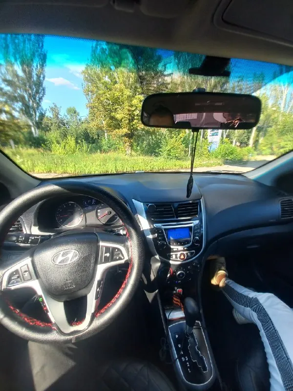 Продам hyundai solaris (hyundai солярис) 2012 г, 240тыс. Пробег. Я хозяин, полное переоформление. Двигатель 1.6 акпп, работает отлично. По технике вопросов нет. Салон в хорошем состоянии. Кондиционер и все остальные опции работают исправно. Сигнализация с автозапуском. Езжу каждый день. Два комплекта резины. Есть небольшие моменты по лкп, ржавчины и гнили нет! Днище в идеале.
Цена 750тыс руб, торг возле машины.
Автомобиль находится в горловке. Возможен обмен на авто дешевле.
+79497944396
📞 Звоните: +7(949)7944396 - фотография - 5