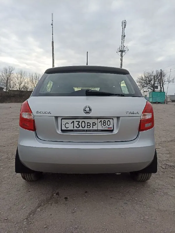 Skoda fabia 2 рестайлинг 2013 г. В. . Двигатель 1.2 (70 л. С. ), мкпп. Пробег 149 000 км. Комплектация: кондиционер, передние электрические стеклоподъёмники, электрическая регулировка зеркал с подогревом, подогрев передних сидений, регулировка руля, подогрев заднего стекла, фары с линзами, туманки, сигнализация, центральный замок, abs. Два ключа. Все стекла родные. Установлена 2-диновая магнитола на андроиде с wi-fi и bluetooth, 6 динамиков. Установлены bi led модули. 2 комплекта колес: лето – оригинальные диски skoda r15 с резиной sailun (куплена в июне 2024 года), зима – штампы r15 с шипованной резиной yokohama (куплена в ноябре 2024 года). Своевременное техническое обслуживание, бережная эксплуатация. Документы в порядке. Стоит на рф учете. Продажа от собственника. Автомобиль в отличном состоянии. Цена: 650 т. Р. /. Торг. Осмотр в макеевке на зеленом. Телефон: +79496370120
📞 Звоните: +7(949)6370120 - фотография - 5