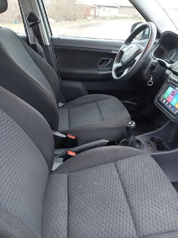 Skoda fabia 2 рестайлинг 2013 г. В. . Двигатель 1.2 (70 л. С. ), мкпп. Пробег 149 000 км. Комплектация: кондиционер, передние электрические стеклоподъёмники, электрическая регулировка зеркал с подогревом, подогрев передних сидений, регулировка руля, подогрев заднего стекла, фары с линзами, туманки, сигнализация, центральный замок, abs. Два ключа. Все стекла родные. Установлена 2-диновая магнитола на андроиде с wi-fi и bluetooth, 6 динамиков. Установлены bi led модули. 2 комплекта колес: лето – оригинальные диски skoda r15 с резиной sailun (куплена в июне 2024 года), зима – штампы r15 с шипованной резиной yokohama (куплена в ноябре 2024 года). Своевременное техническое обслуживание, бережная эксплуатация. Документы в порядке. Стоит на рф учете. Продажа от собственника. Автомобиль в отличном состоянии. Цена: 650 т. Р. /. Торг. Осмотр в макеевке на зеленом. Телефон: +79496370120
📞 Звоните: +7(949)6370120 - фотография - 8