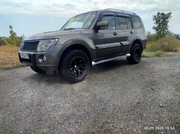 Продам крепкий, надёжный автомобиль. Паджеро вагон 4 2010 г. В с самым надёжным мотором 3.0 бензин. Установлен дорогой газ и вписан в птс, автомат уже рестайлинговый 5ти ступенчатый, с полным приводом и блокировкой дифференциала. В полной комплектации :черный кожаный салон, подогревы сидений, двух зонный климат. Стоит усиленная подвеска kyb scorched4.установлен андроид с навигацией, музыка rock ford. Машина обесшумлена и обработана на сервисе с гарантией. Машина местная официальная европейка не пригон, с двумя печками и двумя кондерами. Полностью обслужена, передняя часть и проблемные места в броне пленке. Два комплекта колес, зима на оригинальных выкрашенных порошковой краской дисках. Один хозяин в птс. Цена 1.850. Г. Снежное +79494246912
📲 Tg: серега
📞 Звоните: +7(949)4246912 - фотография - 3