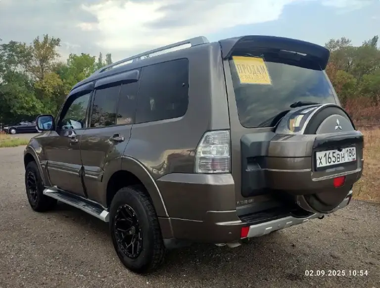 Продам крепкий, надёжный автомобиль. Паджеро вагон 4 2010 г. В с самым надёжным мотором 3.0 бензин. Установлен дорогой газ и вписан в птс, автомат уже рестайлинговый 5ти ступенчатый, с полным приводом и блокировкой дифференциала. В полной комплектации :черный кожаный салон, подогревы сидений, двух зонный климат. Стоит усиленная подвеска kyb scorched4.установлен андроид с навигацией, музыка rock ford. Машина обесшумлена и обработана на сервисе с гарантией. Машина местная официальная европейка не пригон, с двумя печками и двумя кондерами. Полностью обслужена, передняя часть и проблемные места в броне пленке. Два комплекта колес, зима на оригинальных выкрашенных порошковой краской дисках. Один хозяин в птс. Цена 1.850. Г. Снежное +79494246912
📲 Tg: серега
📞 Звоните: +7(949)4246912 - фотография - 4