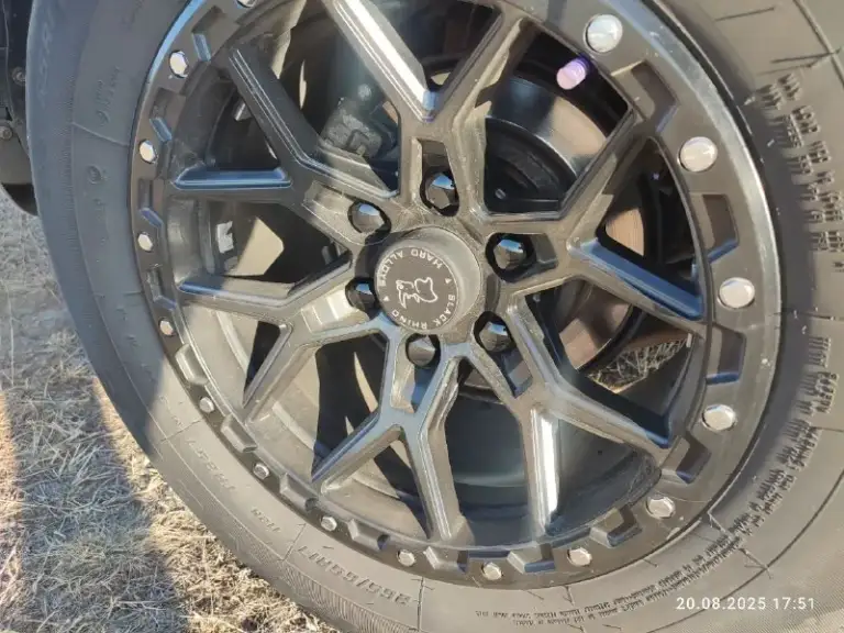 Продам крепкий, надёжный автомобиль. Паджеро вагон 4 2010 г. В с самым надёжным мотором 3.0 бензин. Установлен дорогой газ и вписан в птс, автомат уже рестайлинговый 5ти ступенчатый, с полным приводом и блокировкой дифференциала. В полной комплектации :черный кожаный салон, подогревы сидений, двух зонный климат. Стоит усиленная подвеска kyb scorched4.установлен андроид с навигацией, музыка rock ford. Машина обесшумлена и обработана на сервисе с гарантией. Машина местная официальная европейка не пригон, с двумя печками и двумя кондерами. Полностью обслужена, передняя часть и проблемные места в броне пленке. Два комплекта колес, зима на оригинальных выкрашенных порошковой краской дисках. Один хозяин в птс. Цена 1.850. Г. Снежное +79494246912
📲 Tg: серега
📞 Звоните: +7(949)4246912 - фотография - 9