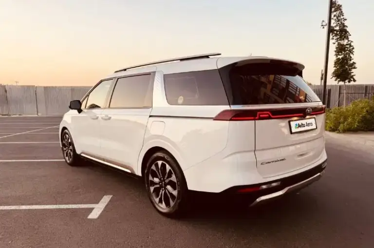 Продам кросвен премиум класса kia carnival 2021 года 2.2 дизель 202 л. С полноценный и надежный автомат 8 ступеней самая максимальная комплектация топ signature 9 мест не путайте с другими комплектациями это разные авто и так пригонял год назад из корее я хозяин на меня оформлена авто состояние нового без дтп вся в родне с оригинальным пробегом 95000 тысяч 100% полы и пороги еще в заводской пленке обслужена все масла фильтра обслуженный у официального дилера есть. Чеки техническое состояние авто без вложений обсолютно
На фото написал что есть в комплектации но не все писать много и все не упомнишь два комплекта колес больше фото пишите телеграмм вацап цена 4,500000 +79493894195 +79613916172 - фотография - 4