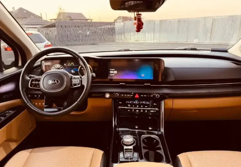 Продам кросвен премиум класса kia carnival 2021 года 2.2 дизель 202 л. С полноценный и надежный автомат 8 ступеней самая максимальная комплектация топ signature 9 мест не путайте с другими комплектациями это разные авто и так пригонял год назад из корее я хозяин на меня оформлена авто состояние нового без дтп вся в родне с оригинальным пробегом 95000 тысяч 100% полы и пороги еще в заводской пленке обслужена все масла фильтра обслуженный у официального дилера есть. Чеки техническое состояние авто без вложений обсолютно
На фото написал что есть в комплектации но не все писать много и все не упомнишь два комплекта колес больше фото пишите телеграмм вацап цена 4,500000 +79493894195 +79613916172 - фотография - 5