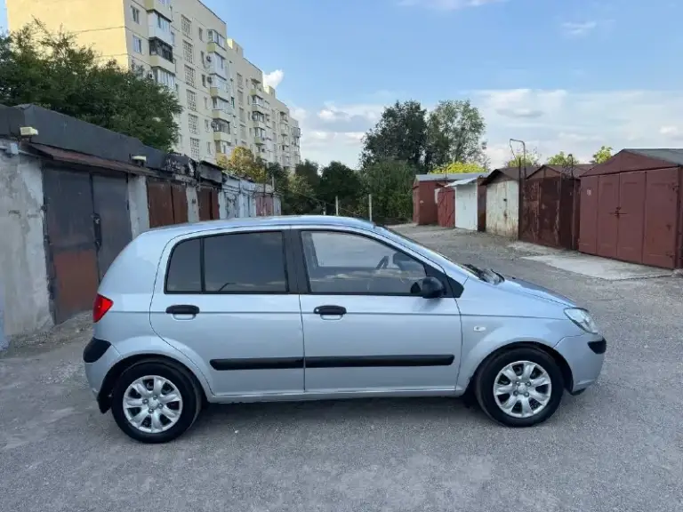 Продам hyundai getz 2006 год, двигатель 1.4 кпп механика, расход до 7 литров по городу оригинальный пробег 157.000 км максимальная комплектация авто обслужена, заменены все фильтра масла грм, кузов без дтп и подкрасов, все заводское любые проверки резина toyo , 4 эльктро стеклоподъемника, усилитель руля, датчик дождя, датчик света, кондиционер, подогревы зеркал, музыка сигнализация, сервисные книги документы в порядке, любое оформление, цена 595.000 осмотр (мариуполь )тел +79490371812 - фотография - 4